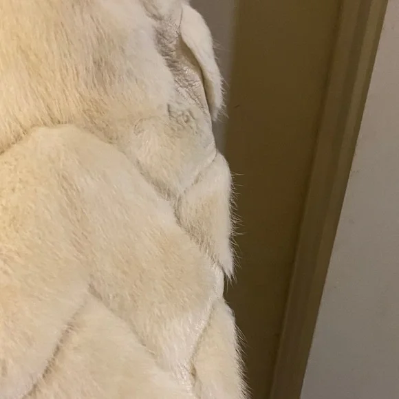 VINTAGE WHITE MINK AND LEATHER COAT - Picture 6 of 15